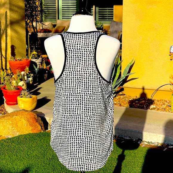 LILY WHITE TOP - Picture 2 of 3